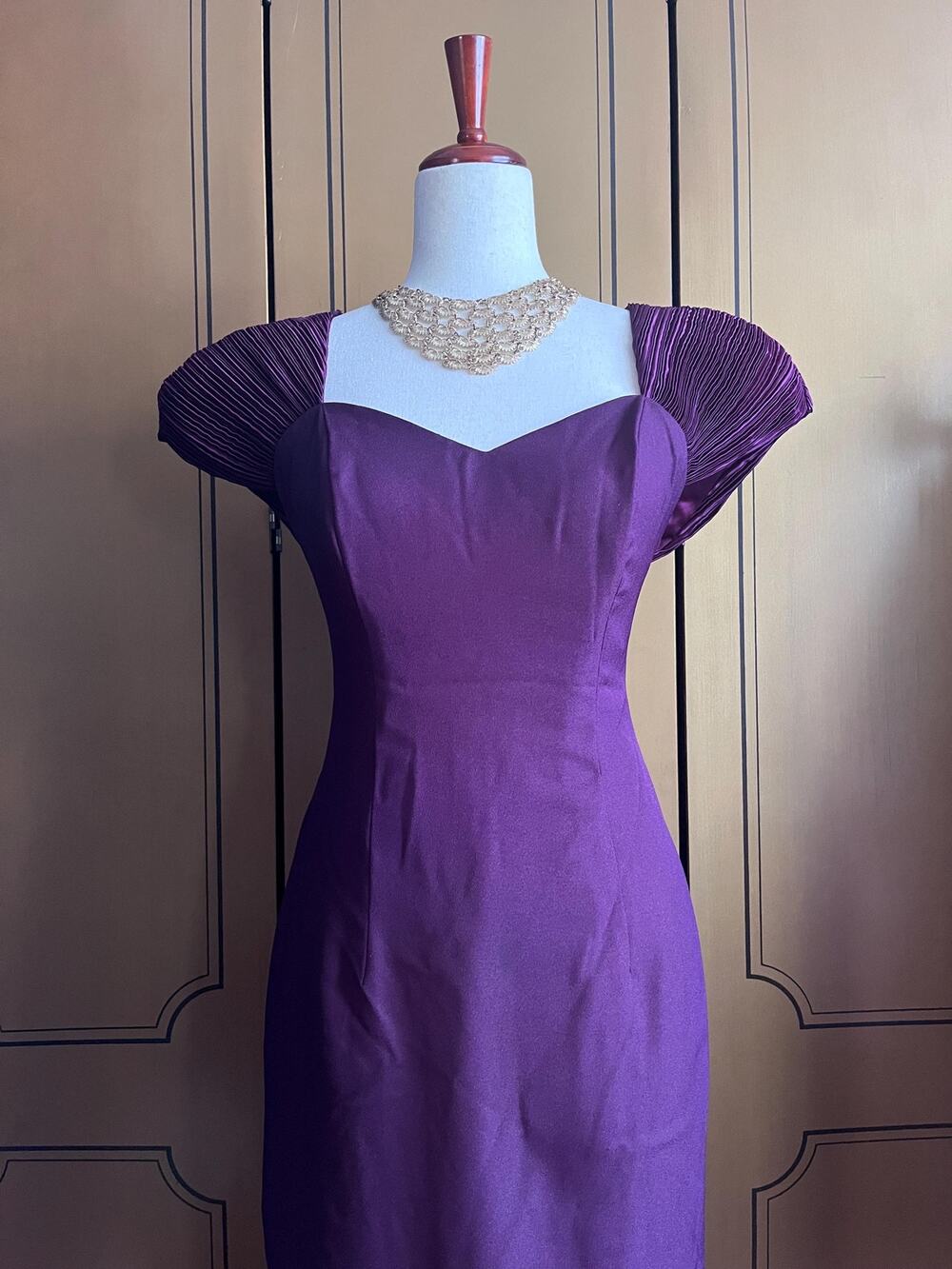 Vintage floor length gown in deep purple, size 6